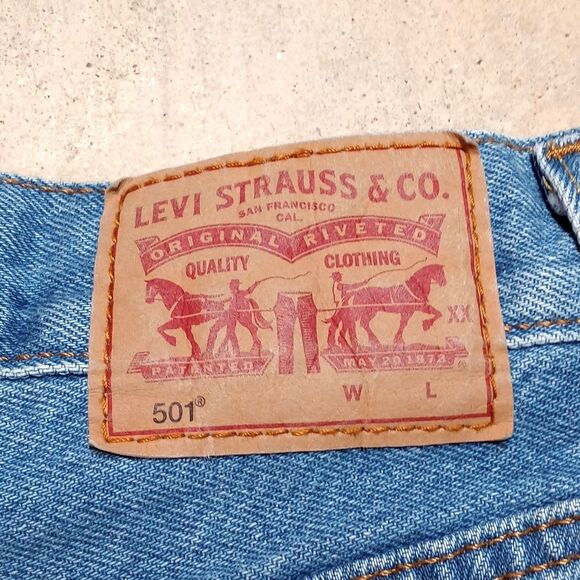 Levi’s 501 Distressed Cut Off Jeans Size 30 Button Fly Denim Jorts - Picture 4 of 9